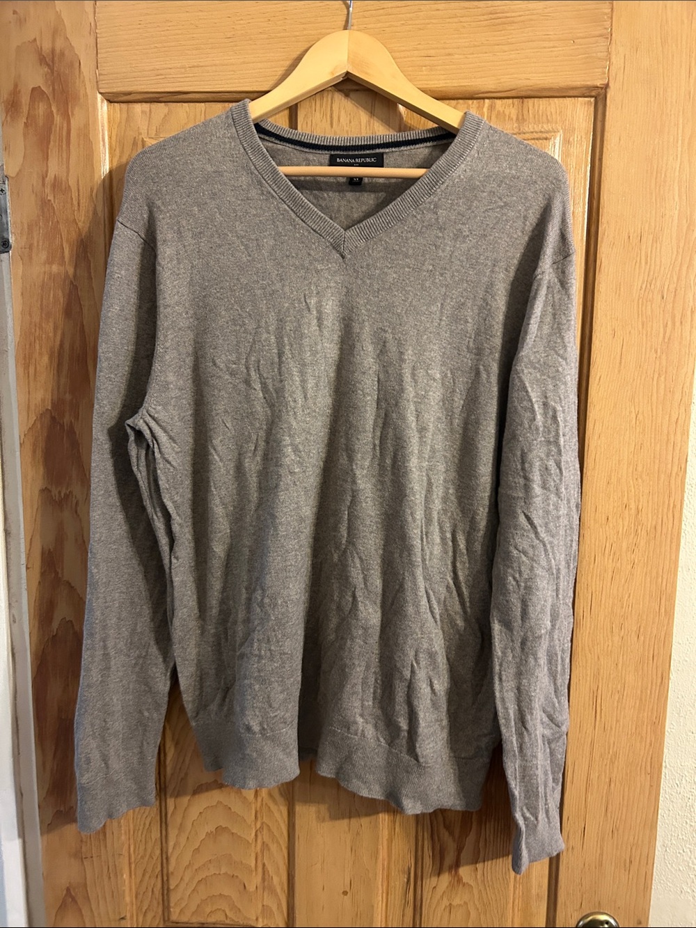 Banana Republic Men's Light Gray V-Neck Sweater